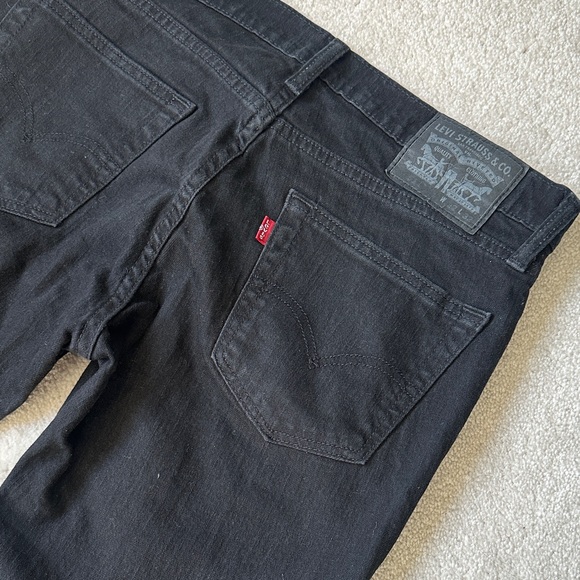 Levi's Men's Dark Black Straight Jeans - Picture 10 of 10
